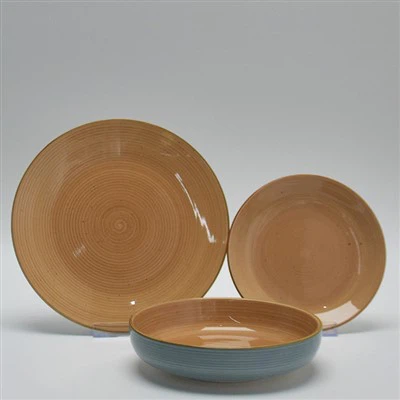 दो रंग के हाथ से पेंट किए गए बर्तन